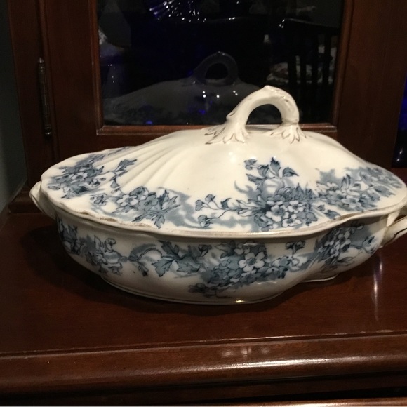 Doris Barka Lace Edge English Bowl - Picture 3 of 12